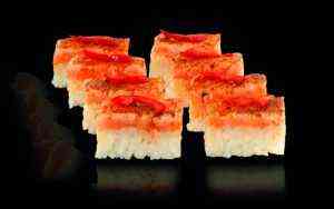 Uramaki flamed salmon