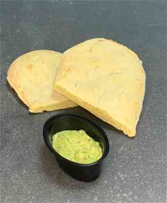 Pane con burro al pesto