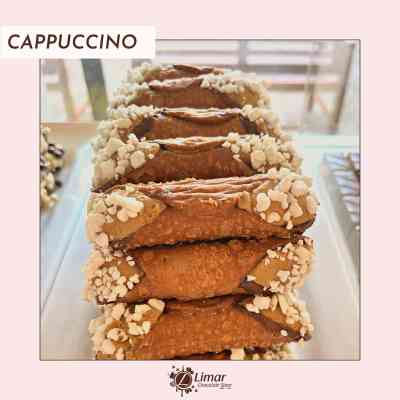 Cappuccino cannoli