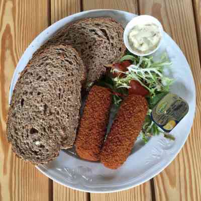 Groentekroketten met brood (vegetarisch)
