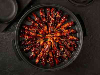 Kippan | Saté in roedjak saus